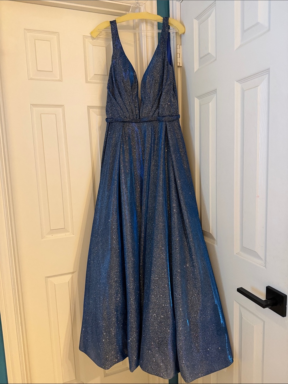 Glitter V-Neck Blue Cinderella Divine Sparkle Prom Gown Size 14